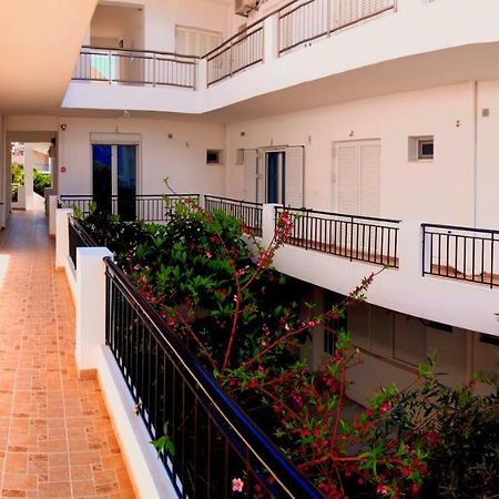 Ενοικιαζόμενα Δωμάτια Γεωργία Σταμούλου Rovies Exterior foto