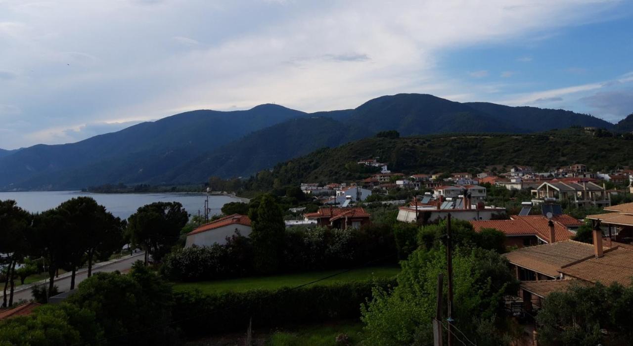 Ενοικιαζόμενα Δωμάτια Γεωργία Σταμούλου Rovies Exterior foto