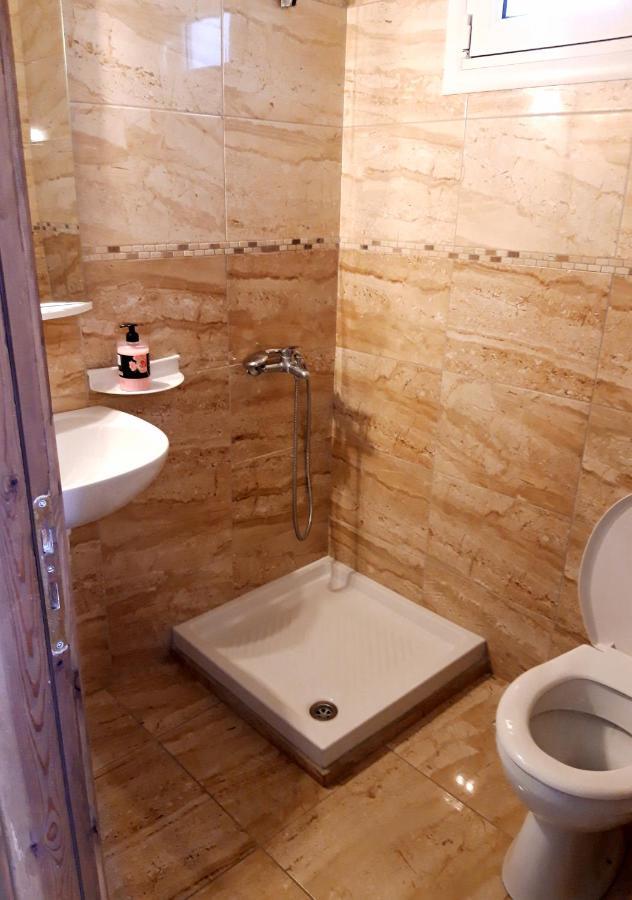 Ενοικιαζόμενα Δωμάτια Γεωργία Σταμούλου Rovies Exterior foto
